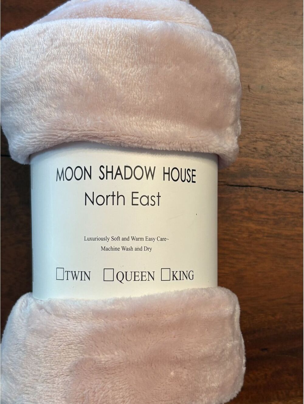 Moon Shadow House small plush blanket pink. 70cm x 100cm.